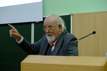 Caption:Professor Alfredo Moscardini gives a lecture during a recent visit to Taras Shevchenko National University