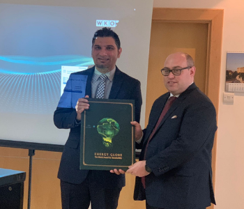 Christoph Pfeifer (right), Austrian commercial counsellor, honours Dr. Muhammad Wakil Shahzad, winner of the Energy Globe Award Saudi Arabia.