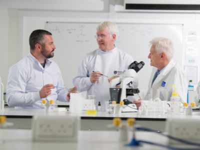 Graeme Turnbull, John Dean and Stephen Stanforth of the Department of Applied Sciences Caption: Graeme Turnbull, John Dean and Stephen Stanforth of the Department of Applied Sciences