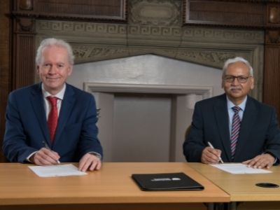 Professor Andrew Wathey signing partnership agreement with Professor Saleemul Huq