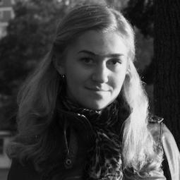 a close up of a woman