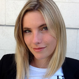 a close up of a woman